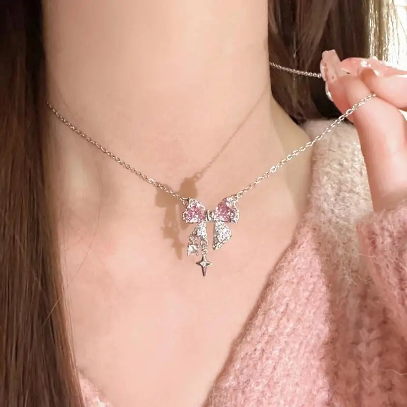 Halskette mit Kreuzanhänger im neuen Design mit rosa Zirkonia